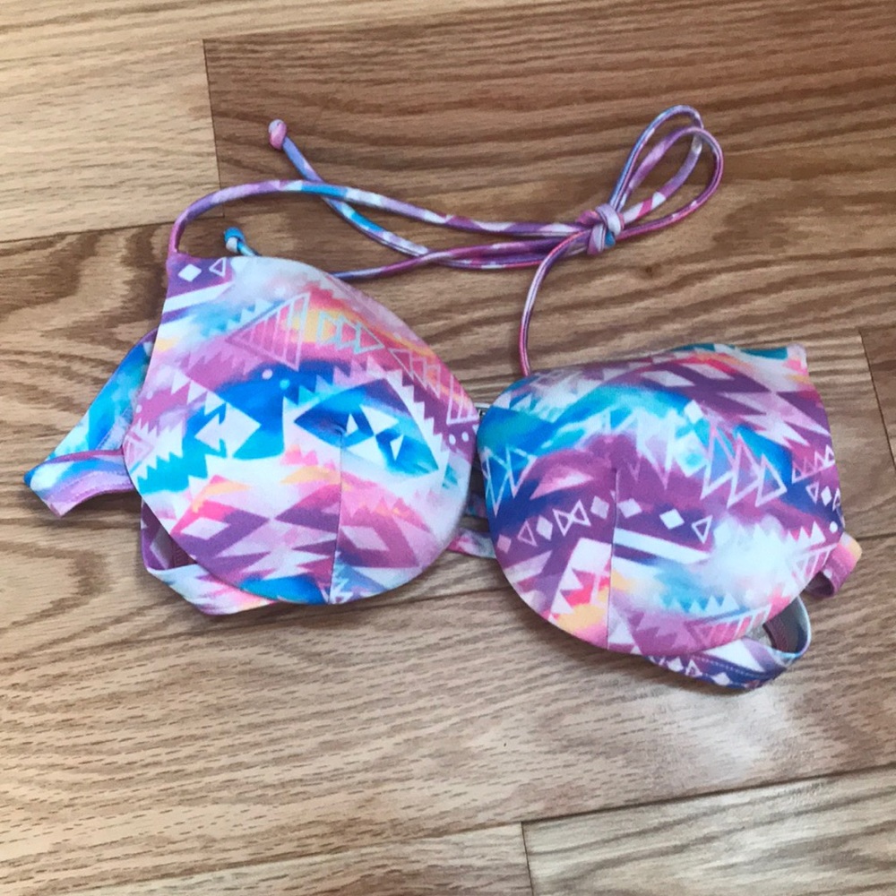 Bikini - Picture 2 of 5